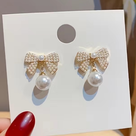 Brand new Faux Pearl Bowknit Eleganet Stud Earrings - Picture 5 of 6